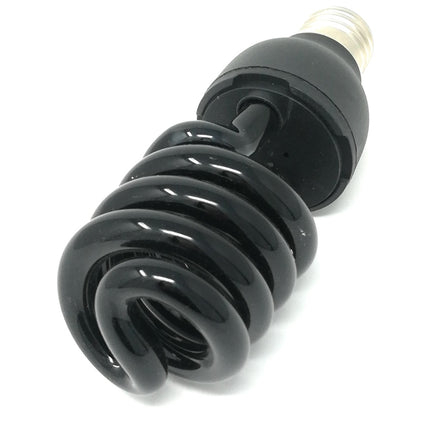 Lampadina a risparmio energetico con l'attacco universale e per la casa e l'ufficio