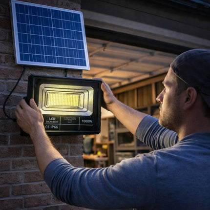 Faro Led 1000W con Pannello Solare e Controllo da Remoto Ideale da Esterni