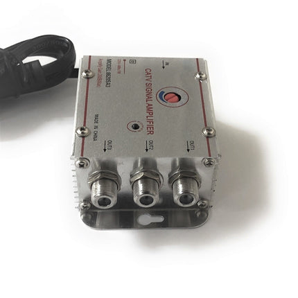 Amplificatore per antenna televisiva con uscite multiple per decoder e per la TV