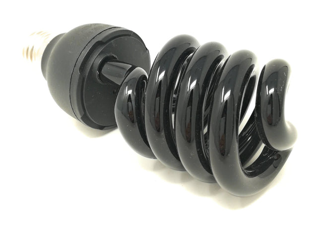 Lampada a risparmio energetico con l'attacco universale e per la casa e l'ufficio