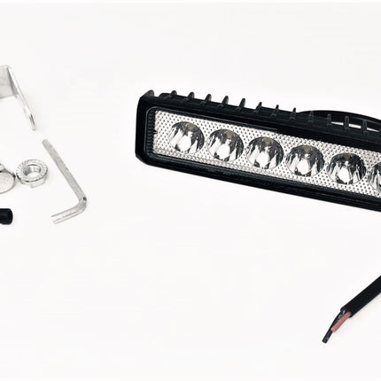 Faro a led da 18W per auto e fuoristrada con la luce fredda e con la staffa regolabile