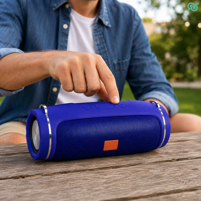 Diffusore audio wireless con tracolla e comandi integrati per musica all'aperto