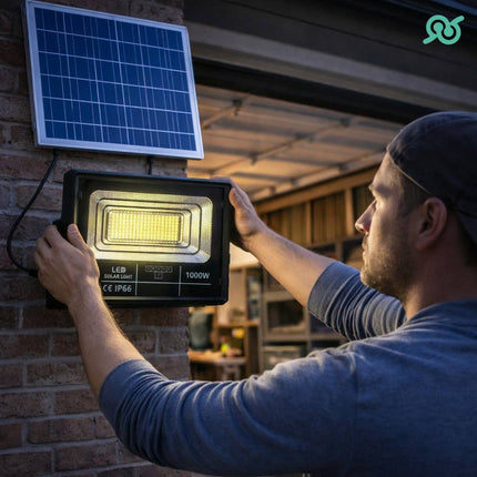 Faro Led 1000W con Pannello Solare e Controllo da Remoto Ideale da Esterni