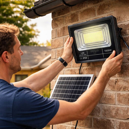 Faro Led 1000W con Pannello Solare e Controllo da Remoto Ideale da Esterni