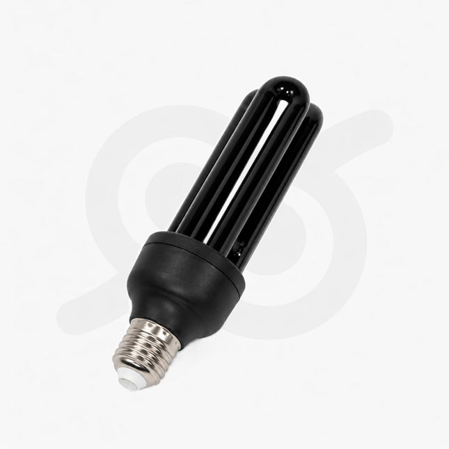 Lampadina a risparmio energetico con l'attacco universale e per la casa e l'ufficio