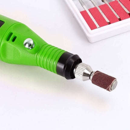 Kit per la cura delle unghie con il manipolo elettrico e con le varie punte